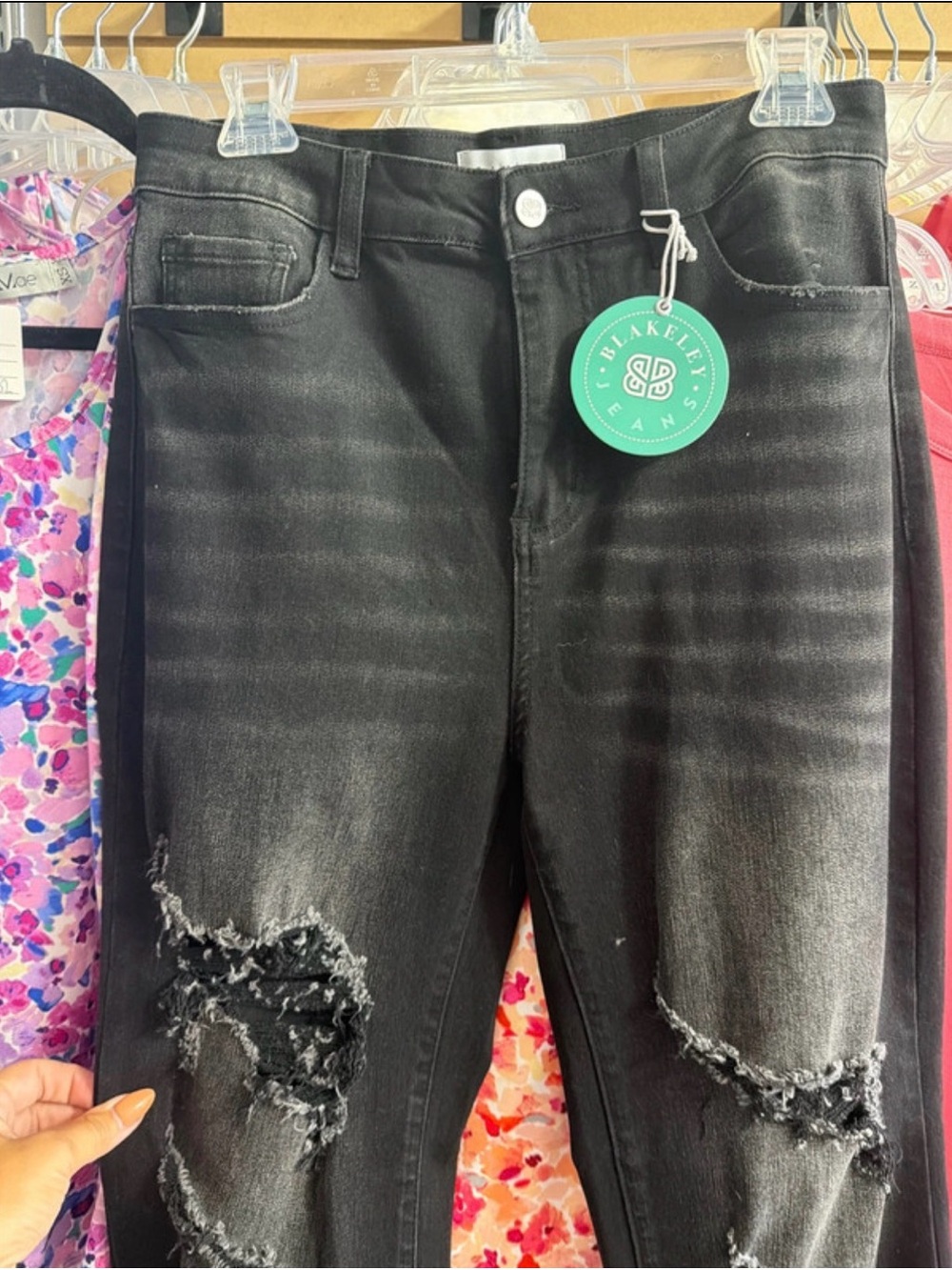Black Distressed Ankle Crop Ripped Jeans - Women - Picture 2 of 5